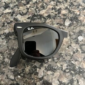 Folding Black Ray Ban wayfarer sunglasses